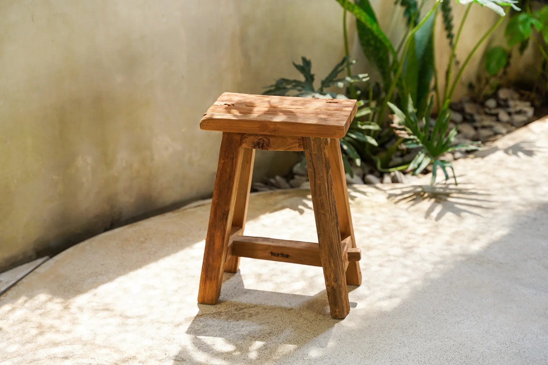 Hocker Holzhocker recyceltes Holz Teak Badezimmer Deko Accessoire Ablage sitzen Bazar Bizar Soulbirdee