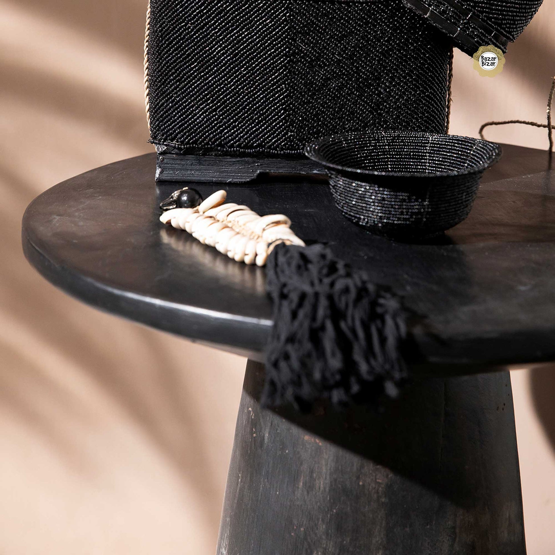 Timber Coffee-Table in Schwarz ♥ Beistelltisch aus schwarzem Holz für das Wohnzimmer ♥ Boho Möbel von Bazar Bizar kaufen im Soulbirdee Onlineshop