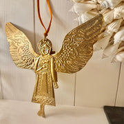 Engel Dekoanhänger gold metall am samtband stehend dekoriert aus blech von der marke weldaad