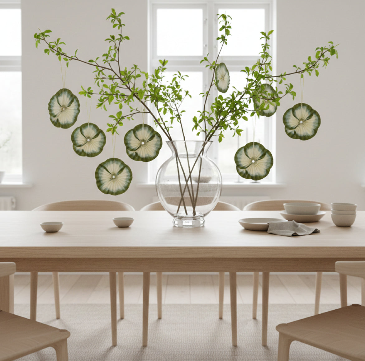 dekoanhänger aus papier in blumenform für die Frühlingsdeko