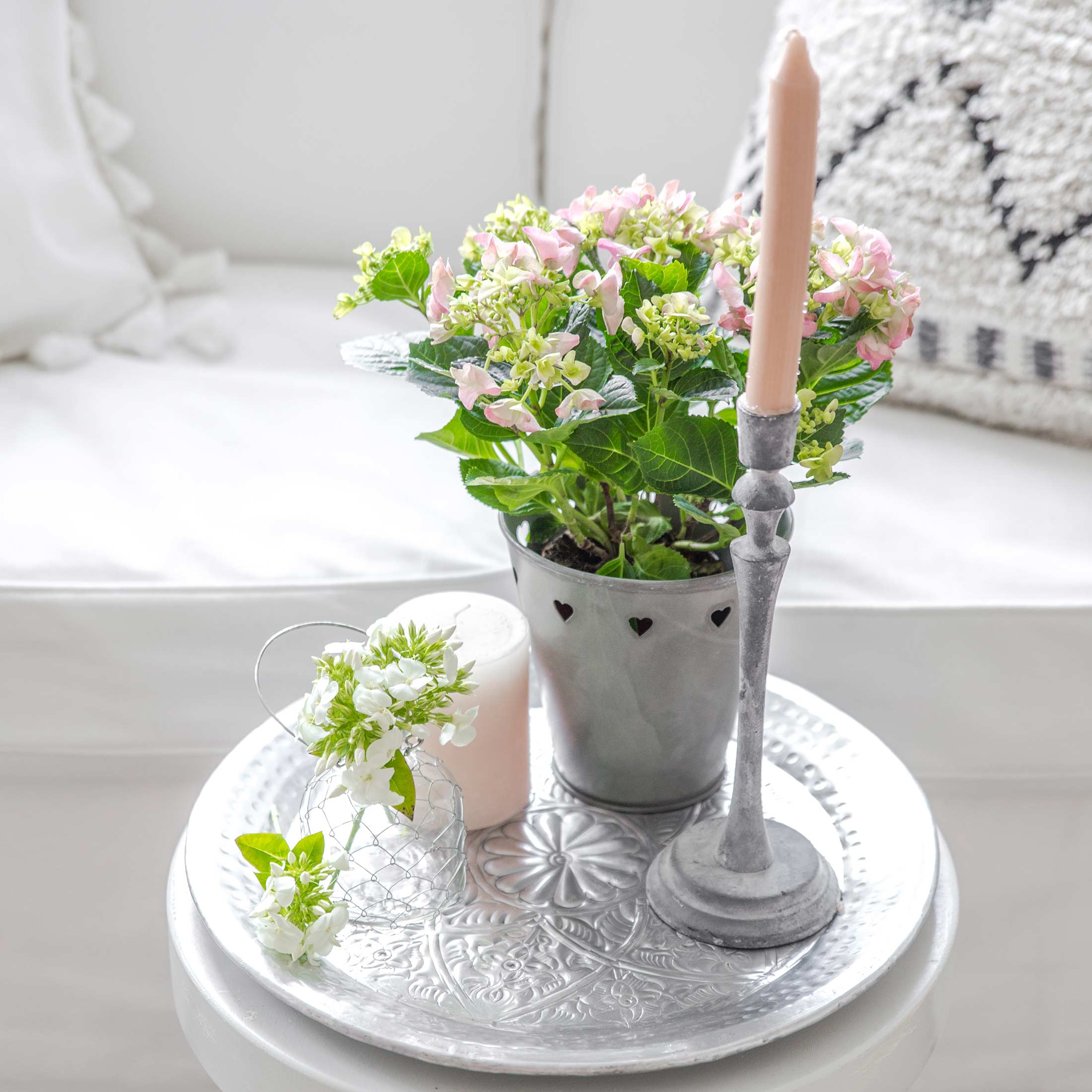 Marokkanisches rundes Tablett Silber Metall Blumen Muster graviert Handarbeit Soulbirdee Onlineshop