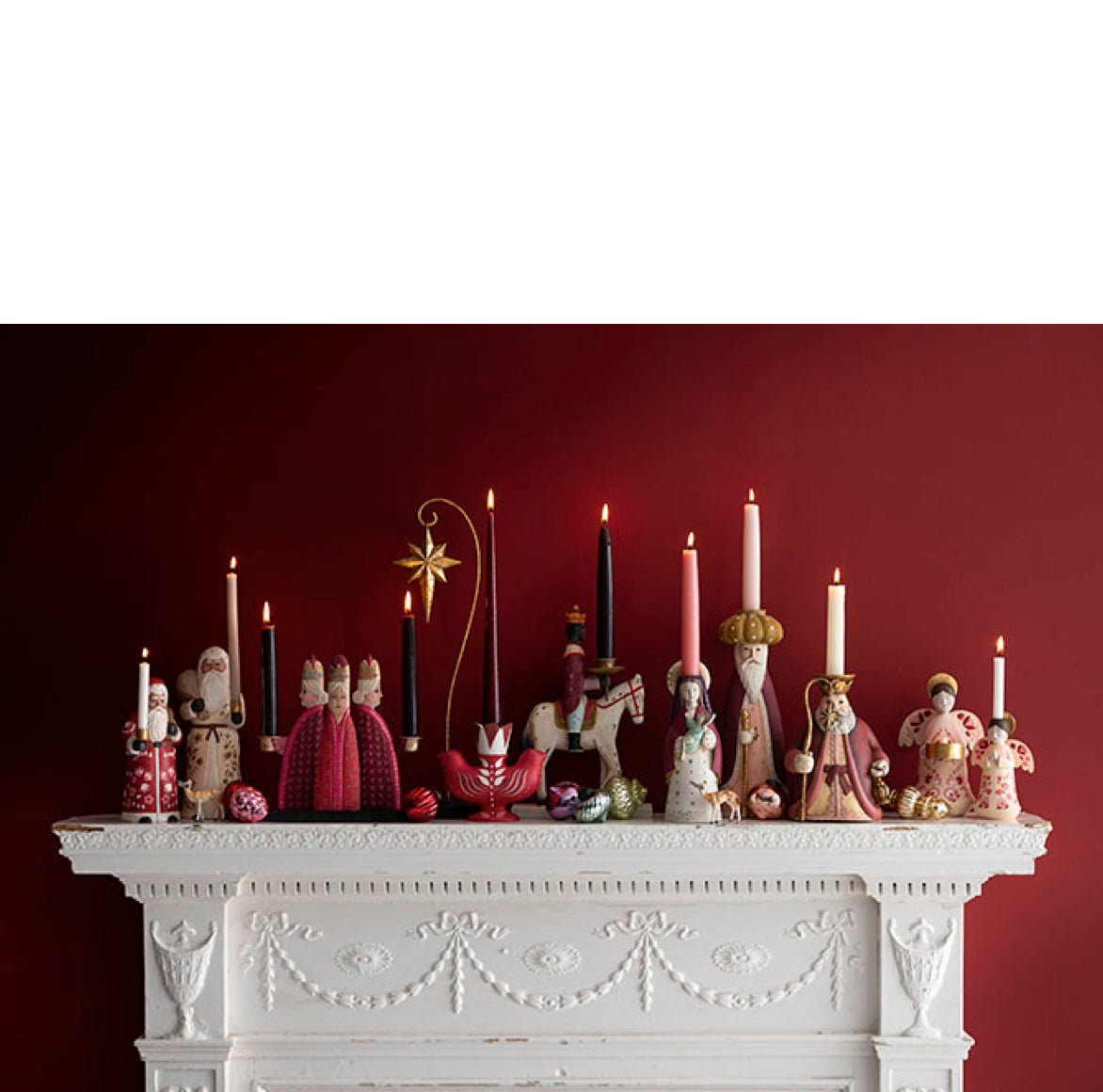 moderne Weihnachtsdeko, die klassische Symbolik mit spiritueller Tiefe und femininer Stärke neu interpretiert