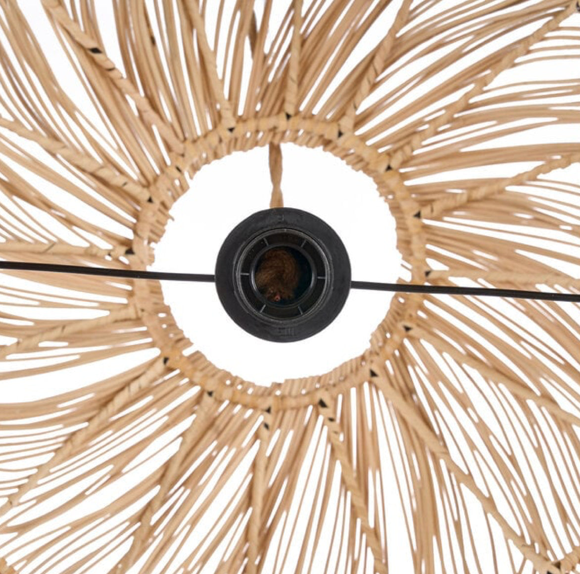 Rattan Lampe geflochten Detail der Lampenfassung