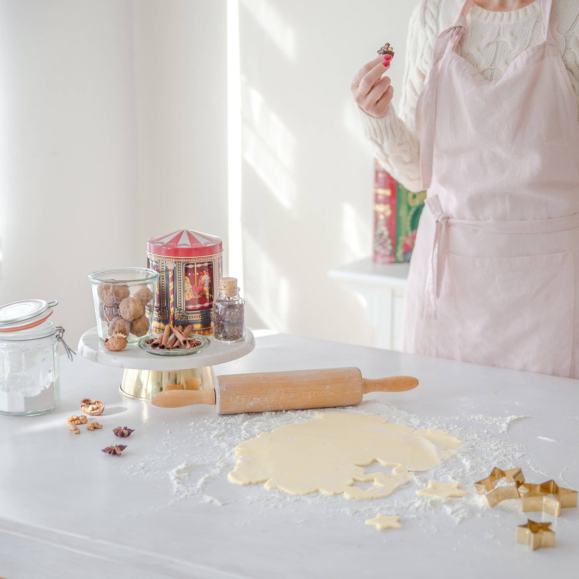 Spieluhrdose als Keksdose ♥ Dose für Plätzchen als Weihnachtsdeko. Das Karussell dreht sich in der Mitte & spielt eine Melodie ☆ Keksdose von Stylebox mit Musik online kaufen