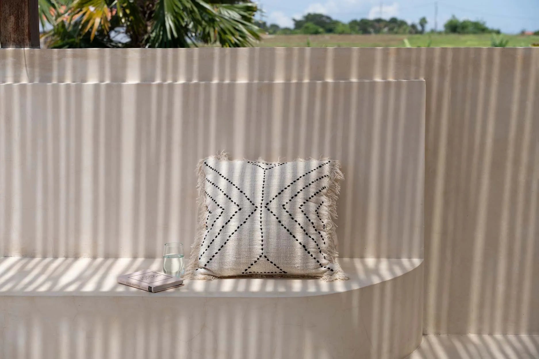 Boho Kissen Tribal Sofakissen Couchkissen Zierkissen Baumwolle Beige gestickt Muster Schwarz Kissen kaufen Boho Style Deko Soulbirdee Onlineshop