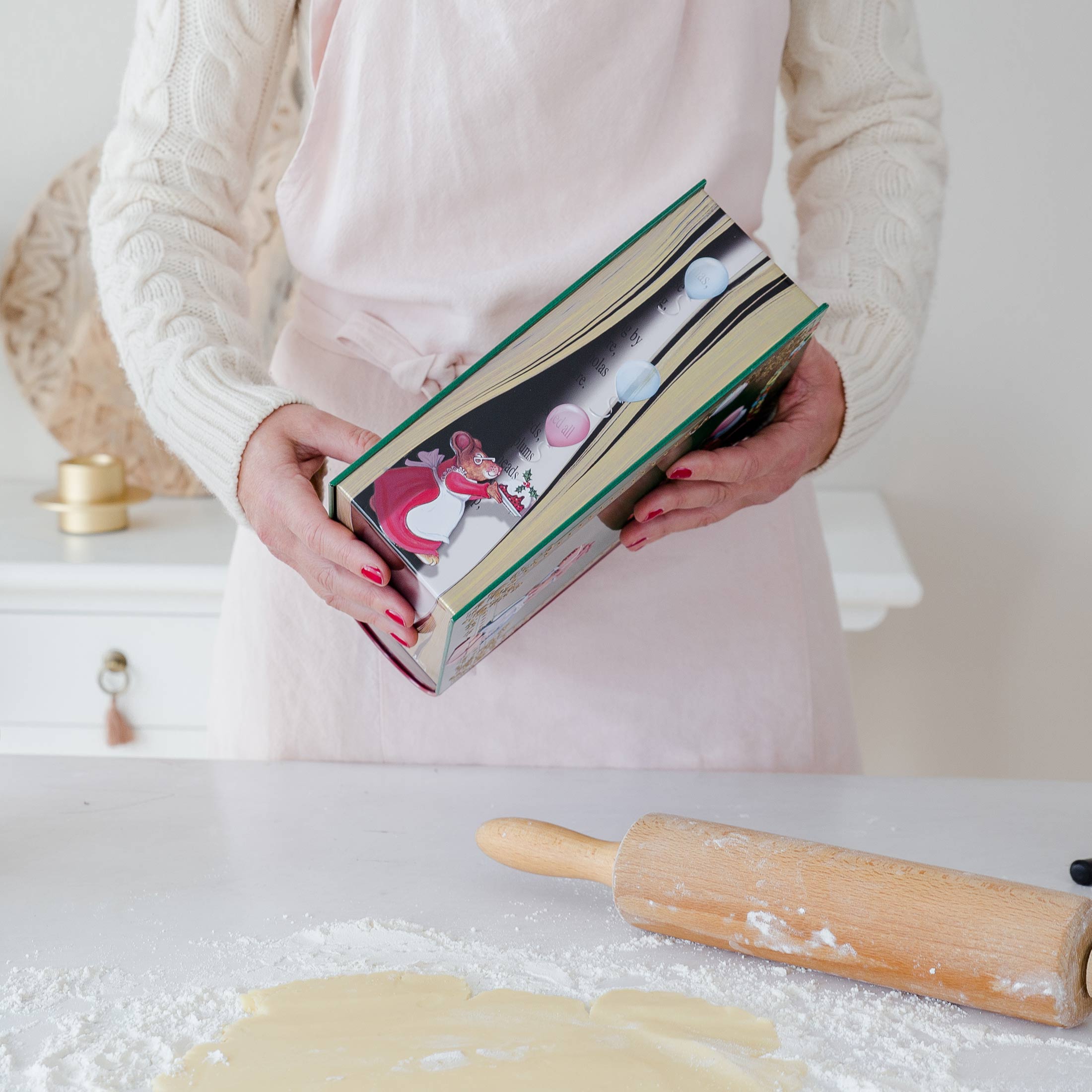 Dose für Plätzchen in der Form eines Buches vom Nikolaus für die Weihnachtsplätzchen und als Geschenk ♥ Entdecke die wunderschöne Auswahl an Keksdosen mit vielen Motiven & Designs ♥ Onlineshop