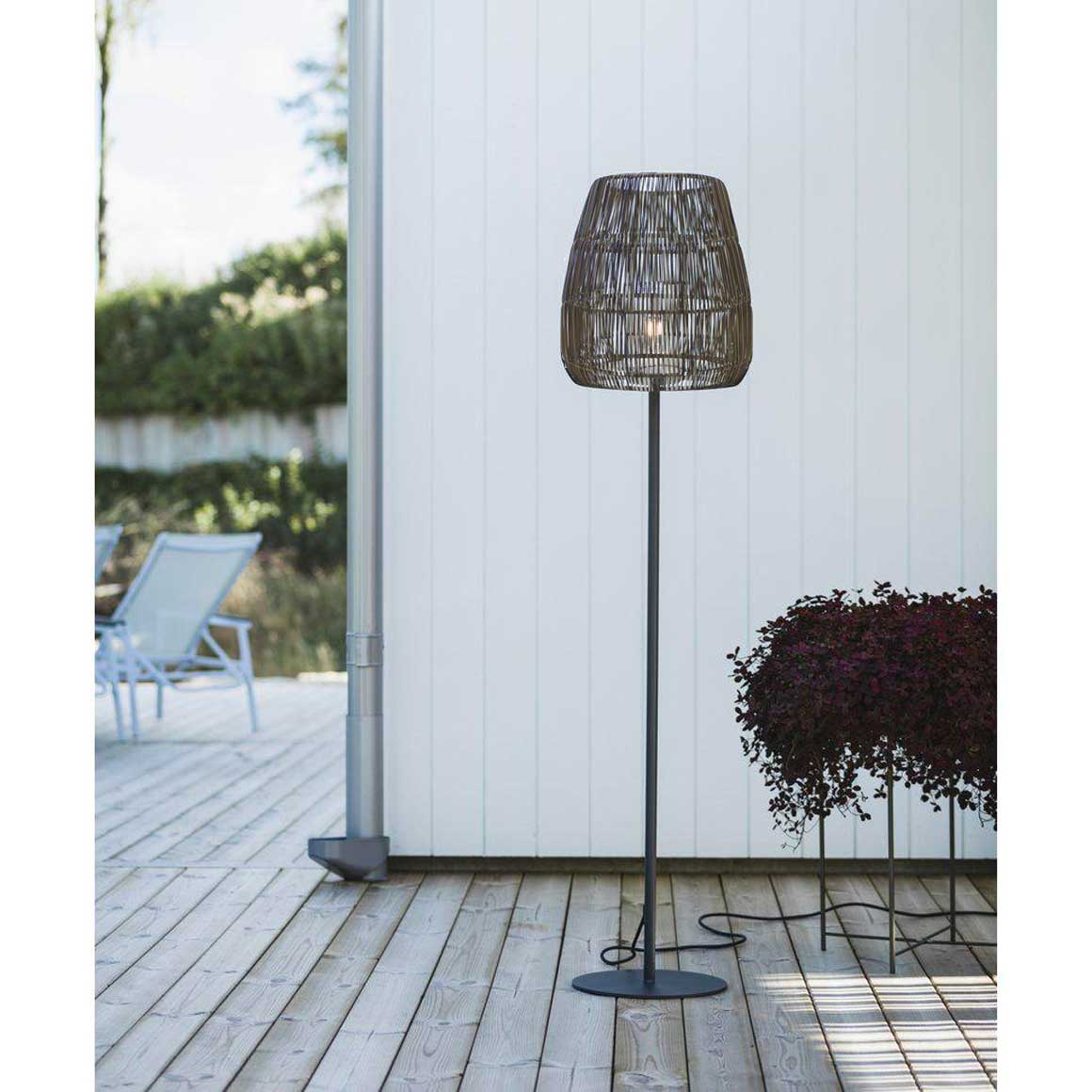 Outdoor Stehlampe Beige Grau PolyRattan Lampenschirm Lampenfuß Metall Grau Schwarz Terrassenlampe Outdoor Lampe Terrassenlampe Stehend Stehlampe Schwarz Metall Beleuchtung Terrasse Lampenshop Soulbirdee