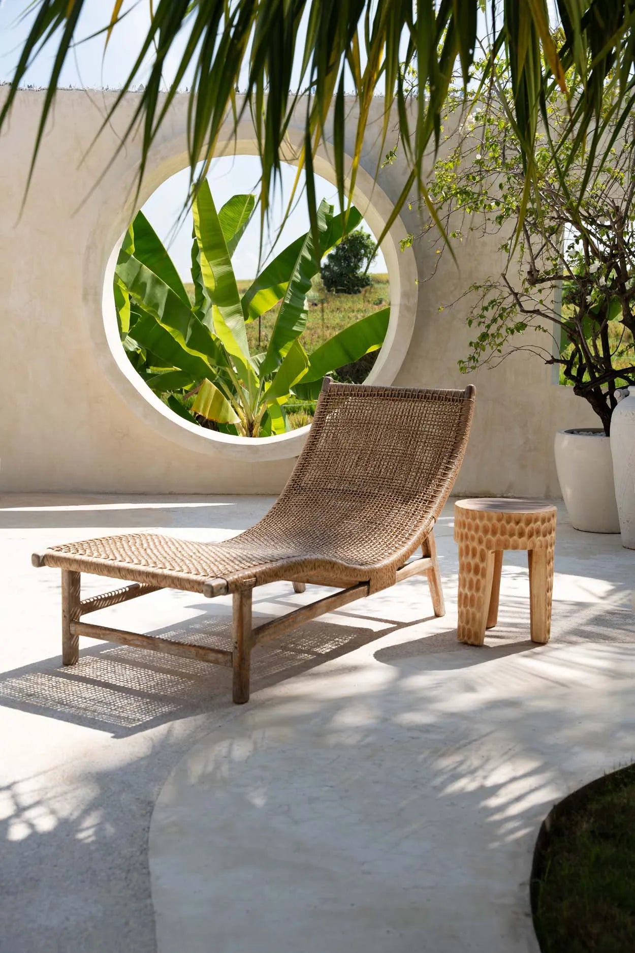 handgemachter Hocker Holz PARAMO | Holzhocker aus Indonesien Beistelltisch aus Holz | geschnitzt und Handgefertigt | sitzmöbel Marke: Bazar Bizar | Soulbirdee Onlineshop