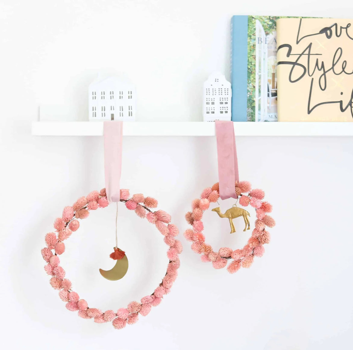 Frühlingsdeko mit Blumen, zarten Farben und handgefertigten Accessoires aus dem Soulbirdee Shop