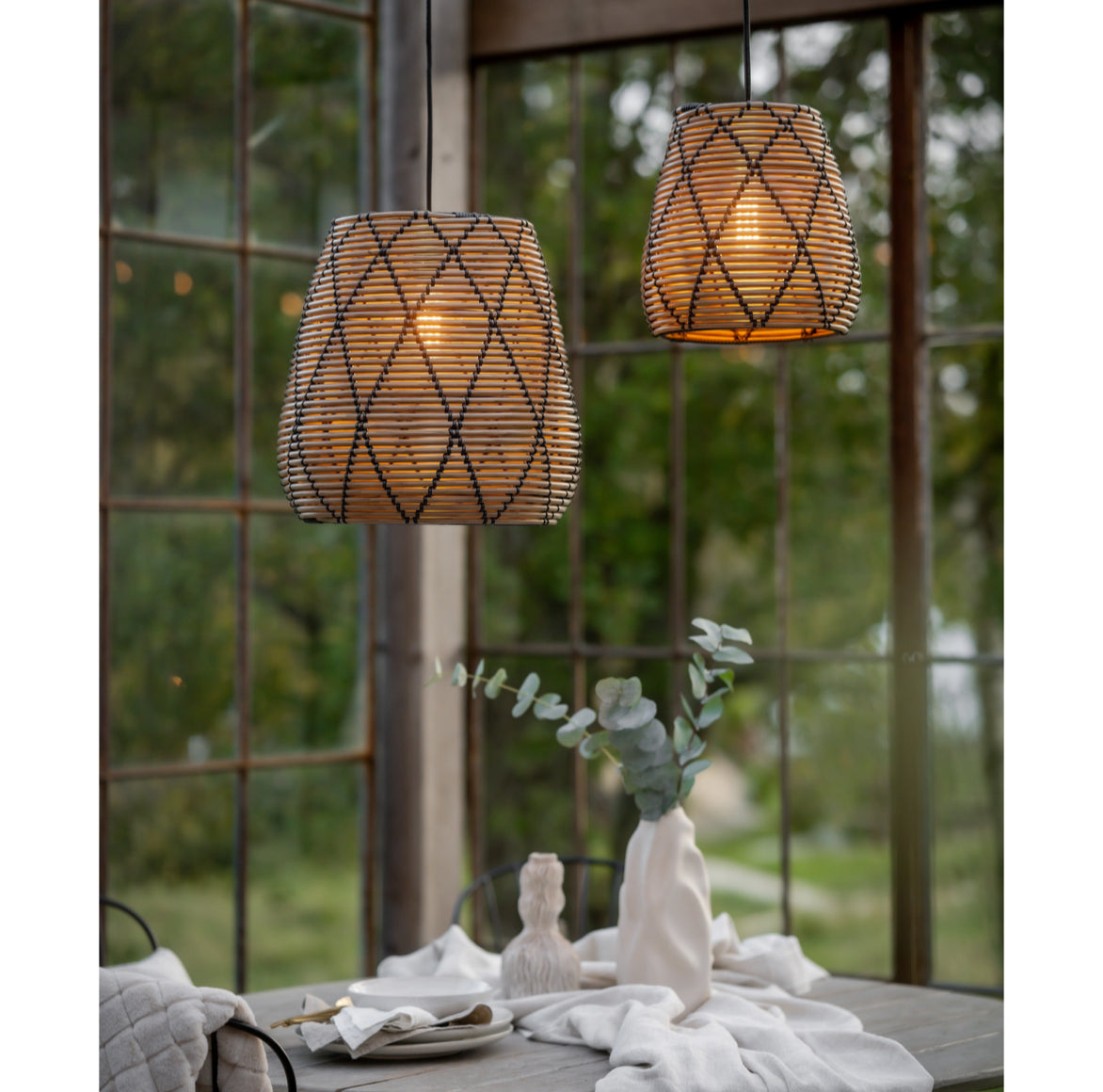Outdoor Hängelampe LOLLO aus PolyRattan in Braun mit Rautenmuster für überdachte Terrasse 