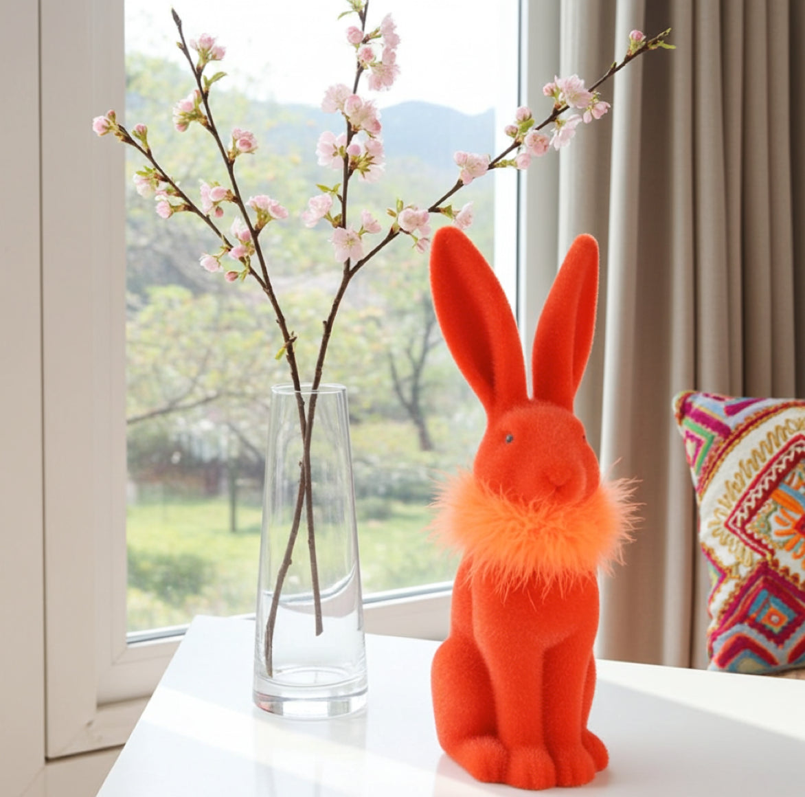 Hase als Deko in exklusivem Orange Samt