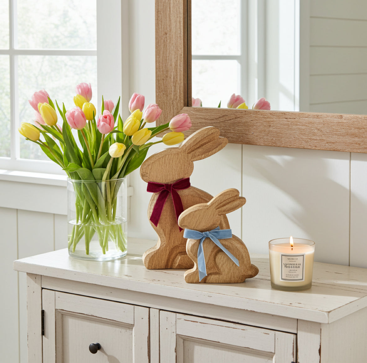 Deko Figur Hase aus Holz in 2 Größen als Osterdeko auf dem Sideboard im Flur