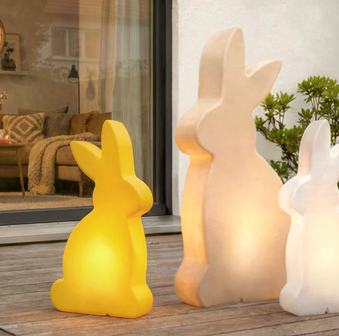 Dekoleuchte Hasen in weiss beige und gelb als outdoor lampen für die Terrasse und den Garten