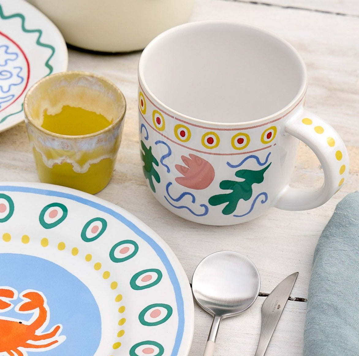 Tasse Summer Bliss amit passendem Teller in Pastellfarben als sommerliches Geschirr aus Portugal