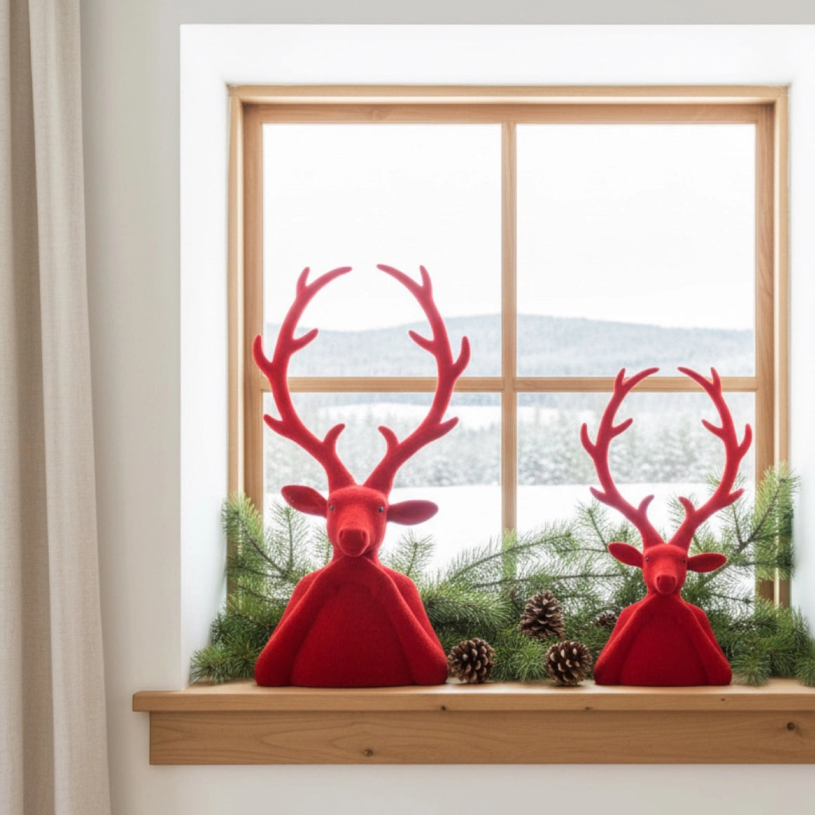 Roter Samt Hirsch „Herr von Hirsch“ als Fensterdeko im Landhaus Stil zur Weihnachtszeit