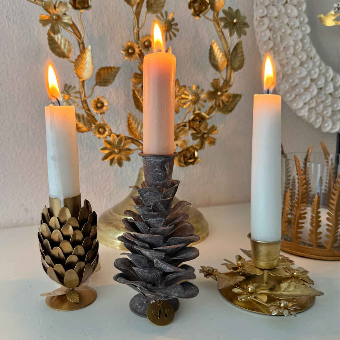 kerzenhalter kerzenstaender tannenzapfen grau tischdeko metall grau weihnachten soulbirdee