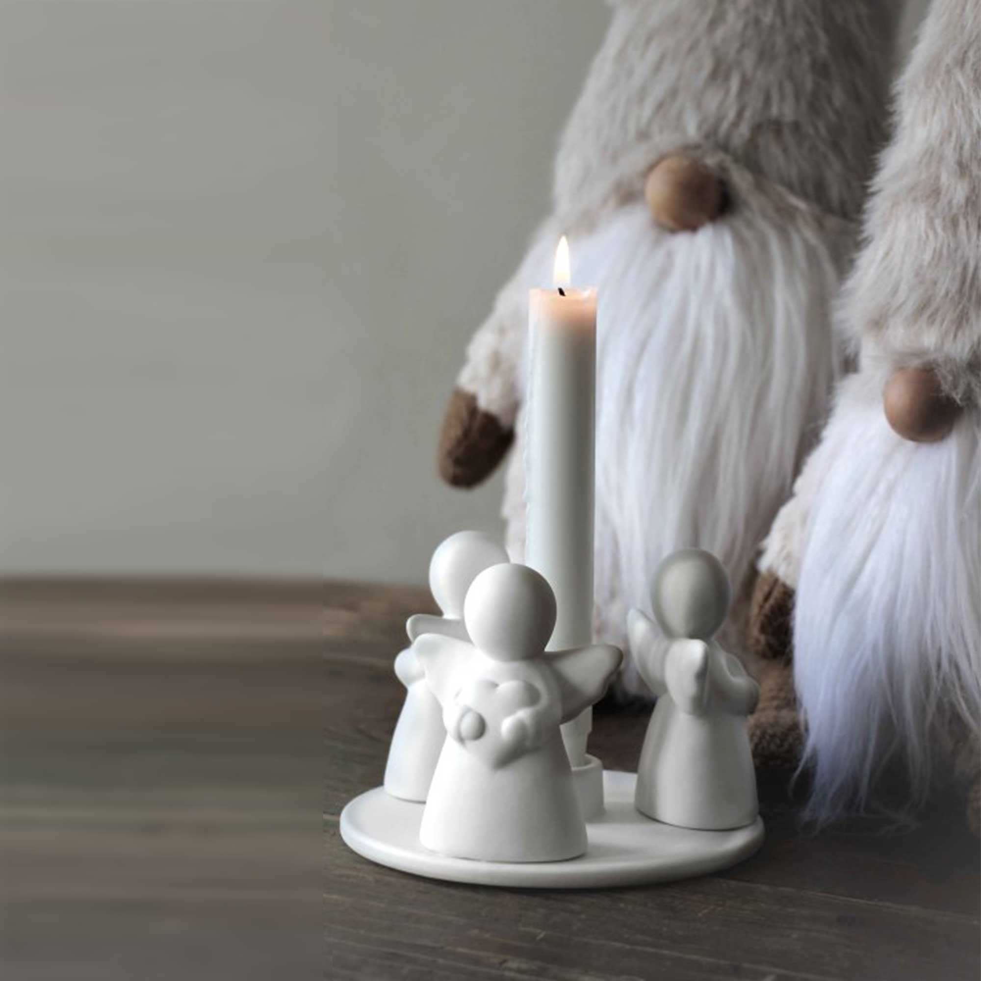 Kerzenständer mit 3 Engelchen als Trio. Kerzenleuchter aus Porzellan