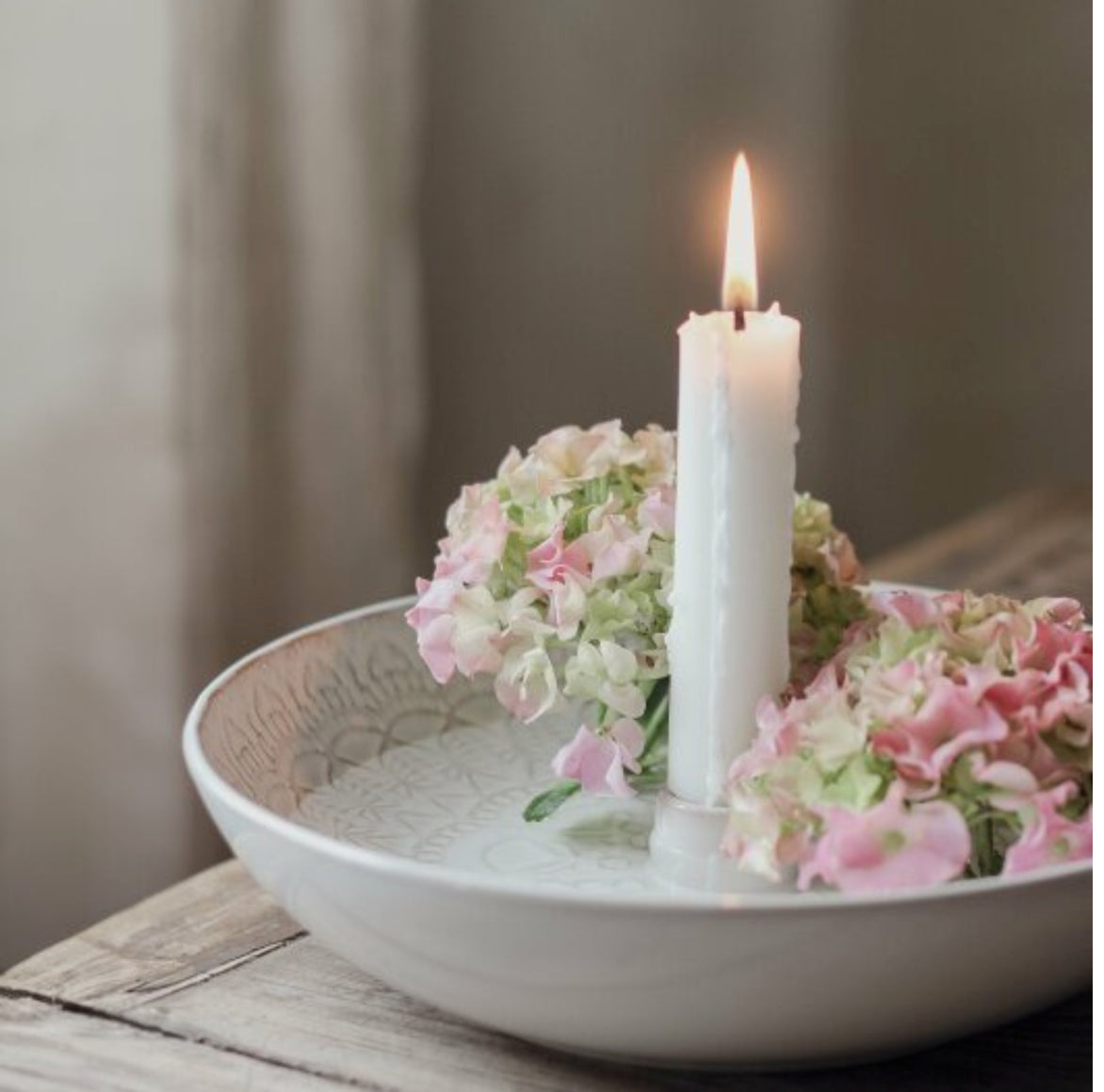 Wohnaccessoire HAPPINESS: Keramikteller im Landhausstil für Dein Zuhause.