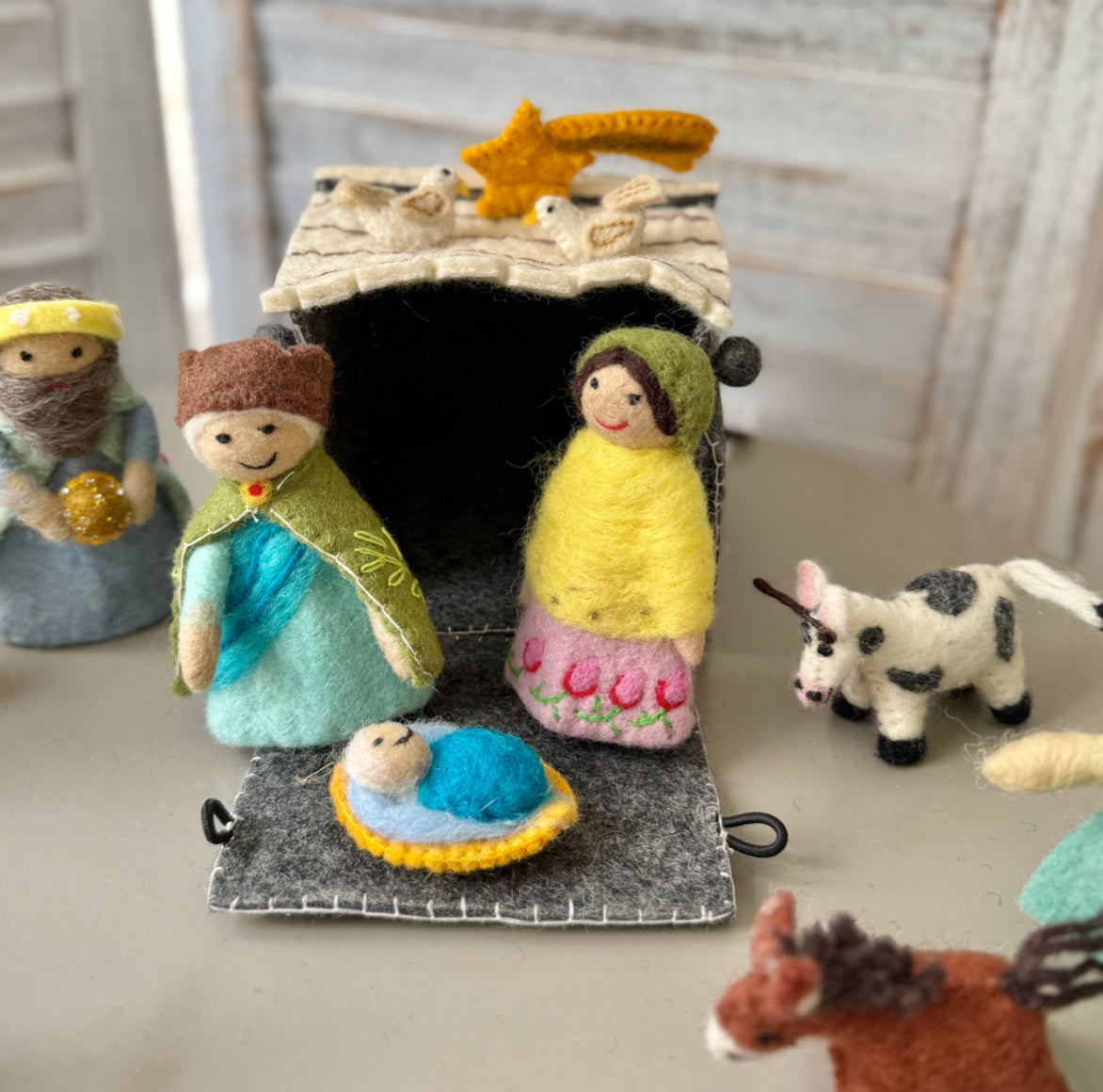 krippe maria josef jesu bunte figuren kinder filz weihnachten krippe artisan nepalaya soulbirdee onlineshop 
