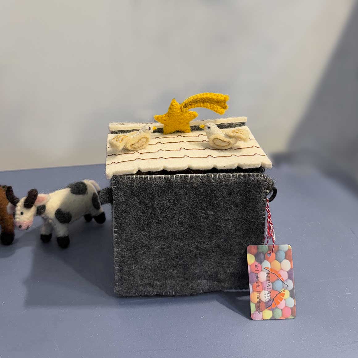 krippe stall filz set Krippenfiguren spielen adventsdeko kinder soulbirdee onlineshop handgemacht nachhaltig nepalaya