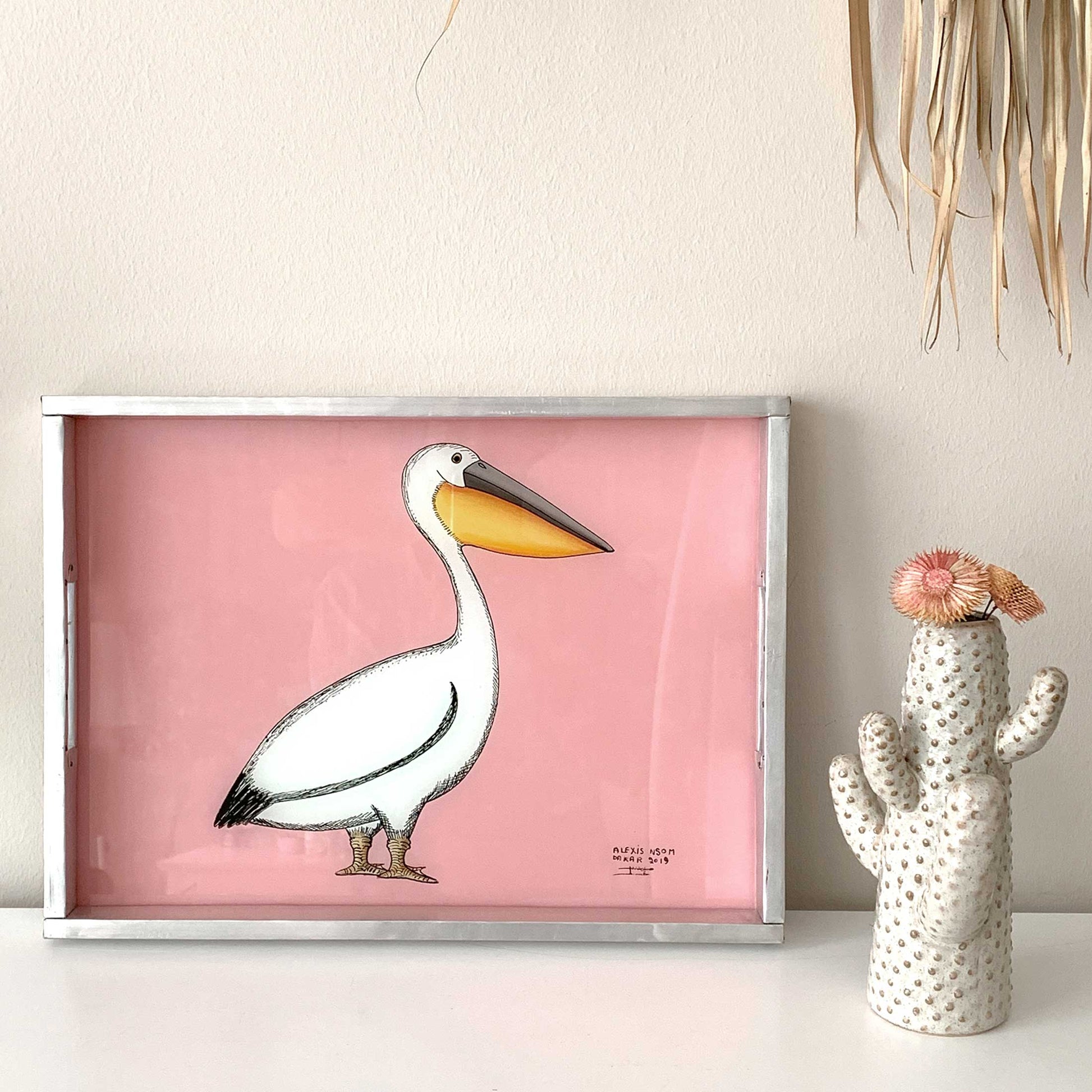 Boho Strandhaus Deko Tablett Pelikan Rosa – Kunstobjekt