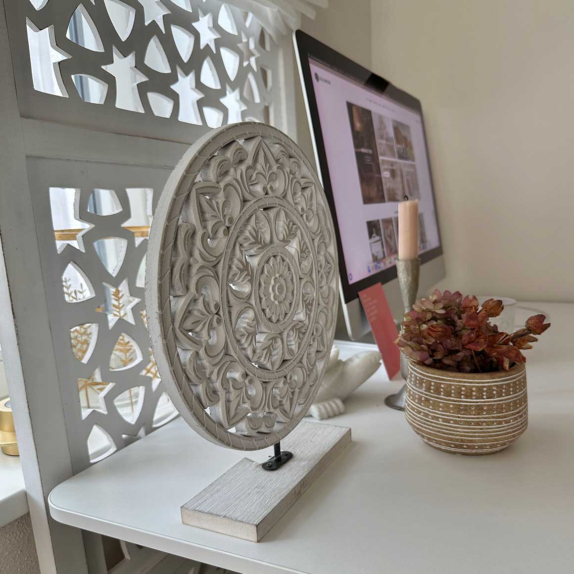 Mandala Weiss seitlich schmal Boho Deko aufsteller Deko Ornament Statue für die Deko im Home Office Boho Style Soulbirdee Onlineshop