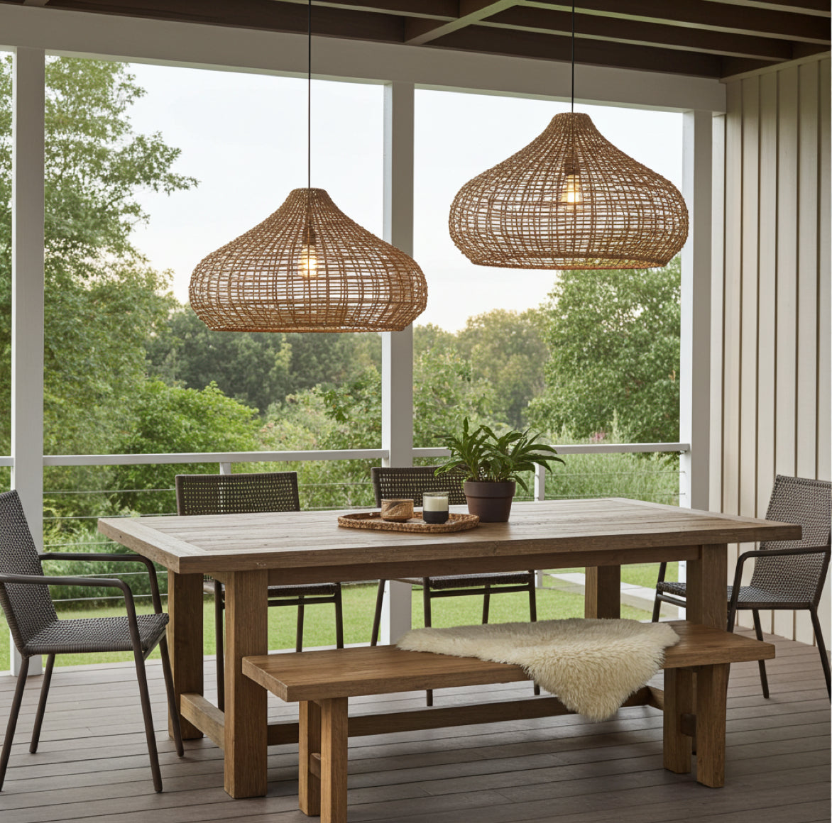 Die zwei verfügbaren Größen der Outdoor-Lampe Mira (58 cm und 70 cm Durchmesser) im direkten Vergleich.