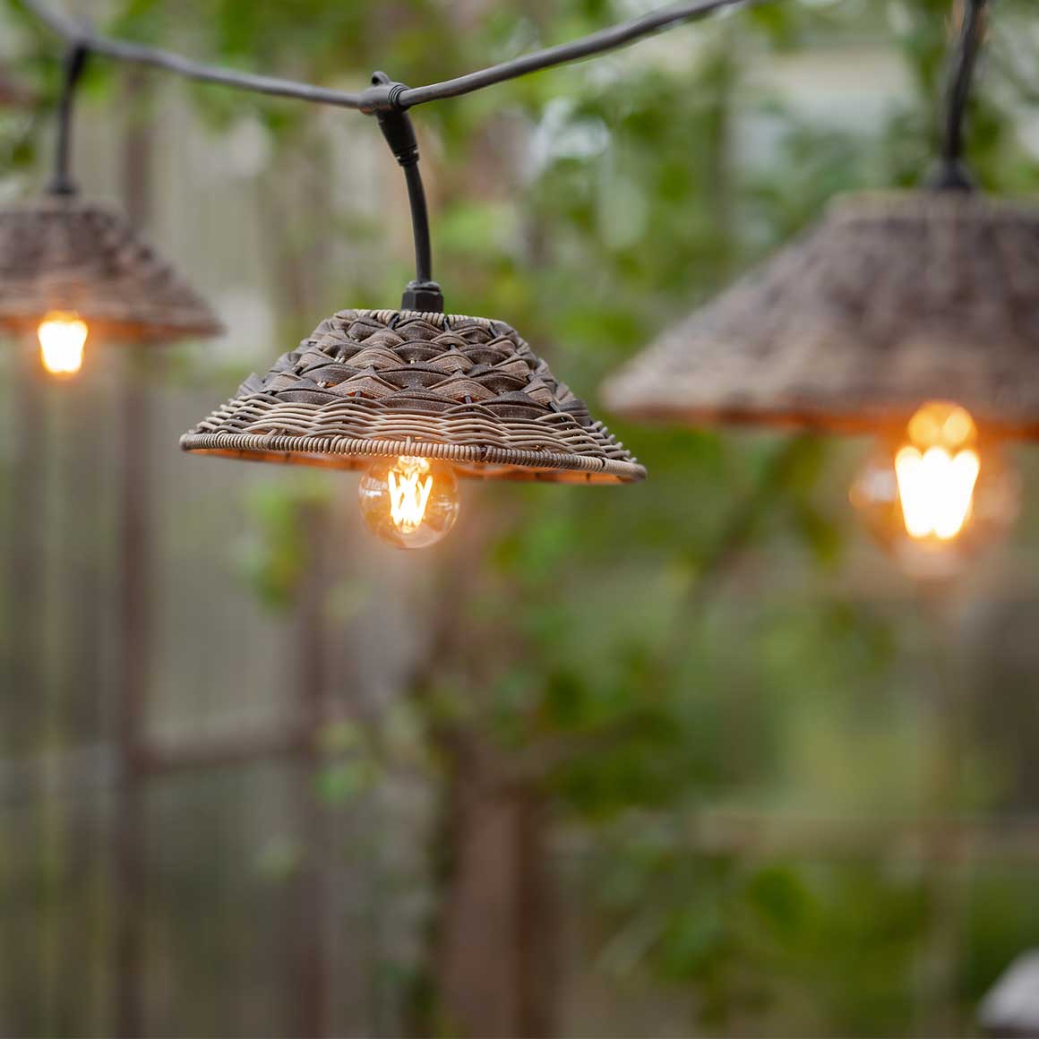 lichterkette girlande partylichter rattan lampenschirm outdoor soulbirdee lampenshop onlineshop lampen draussen aussenlampe