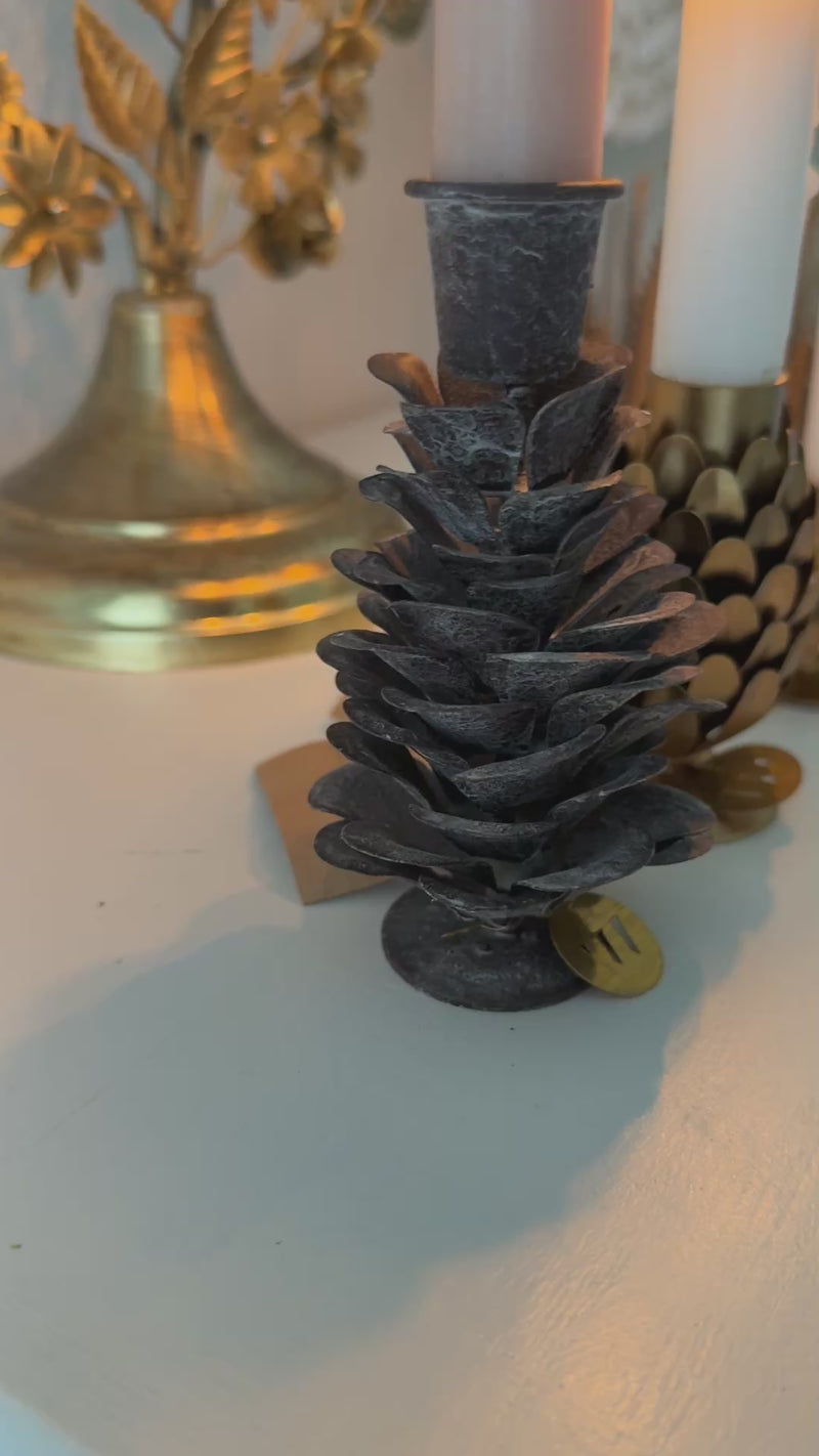 kerzenhalter kerzenstaender tannenzapfen grau tischdeko metall grau weihnachten soulbirdee