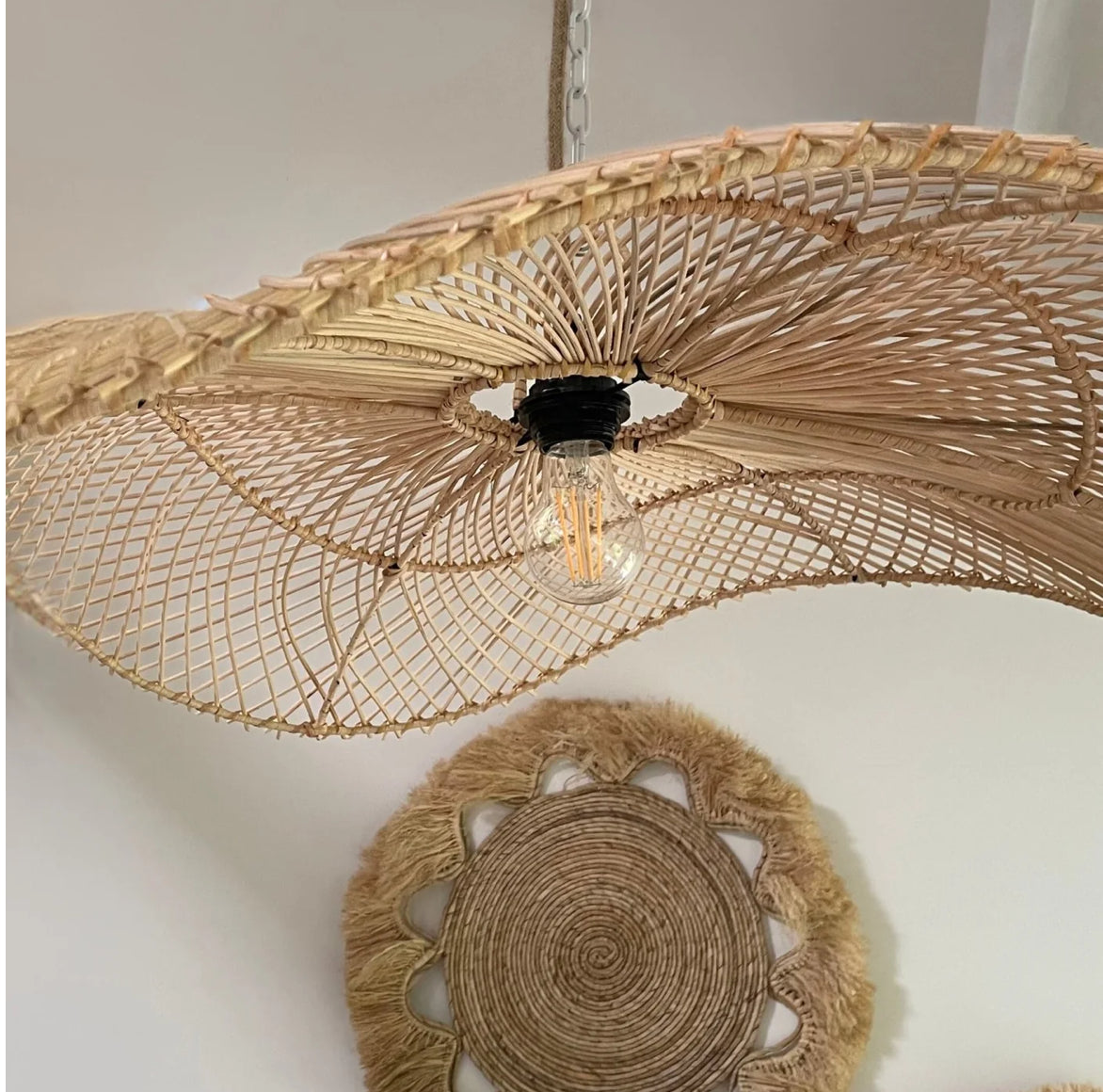 Detail der Rattanlampe mein Bali