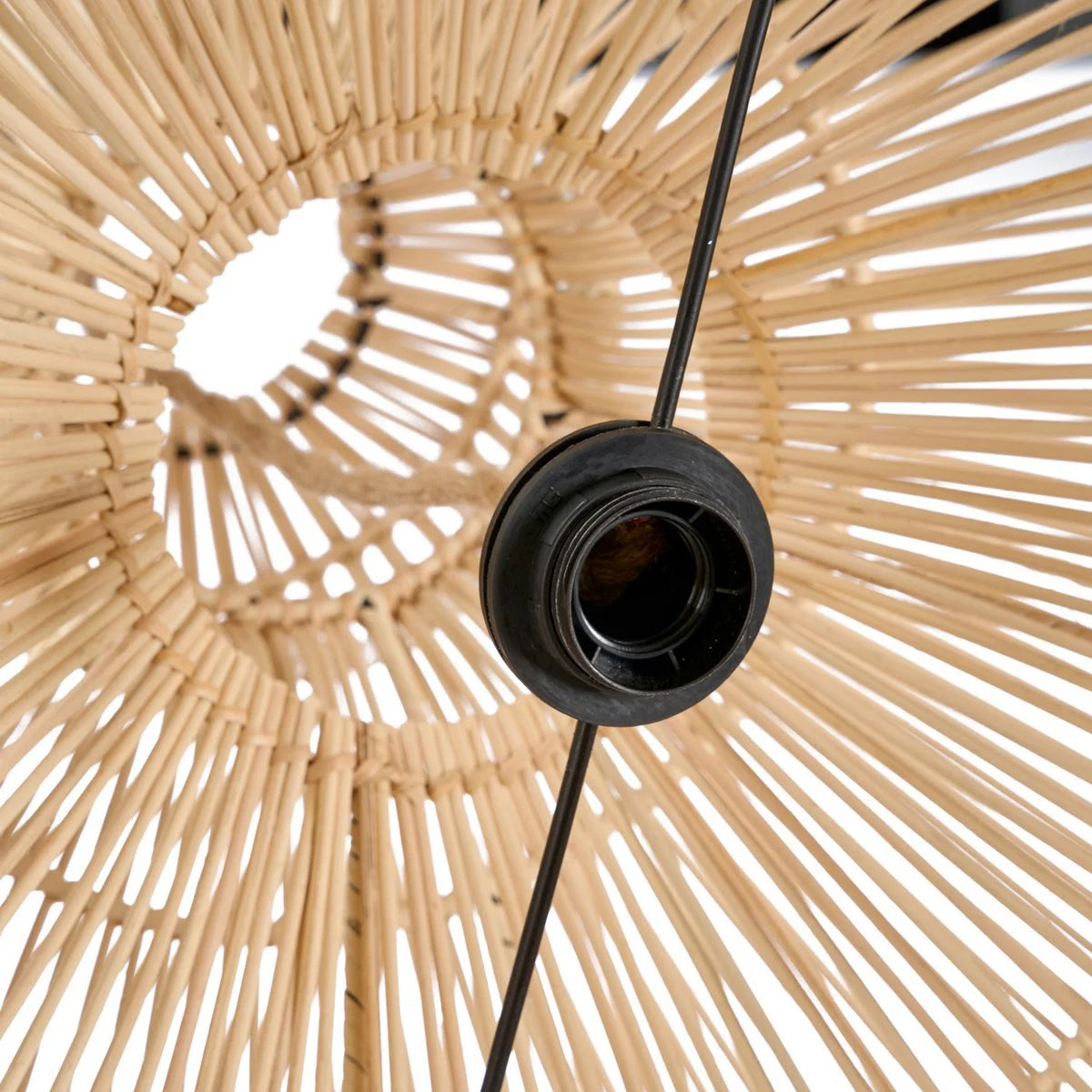 Unterseite und Lampenfassung des rattan lampenschirm