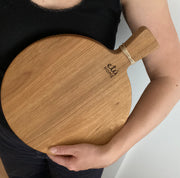 rundes Servierbrett mit Griff / Stiel aus Eiche zum Anrichten, servieren und als Küchenbrett auch massivem Holz von etuhome