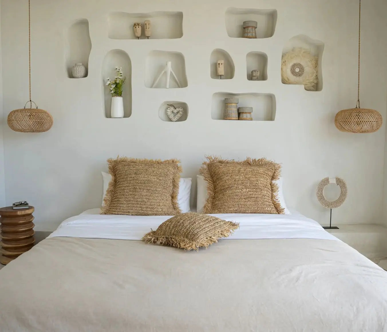 schlafzimmer einrichten mit handgemachten Lampen und natürlicher Deko im Boho Stil
