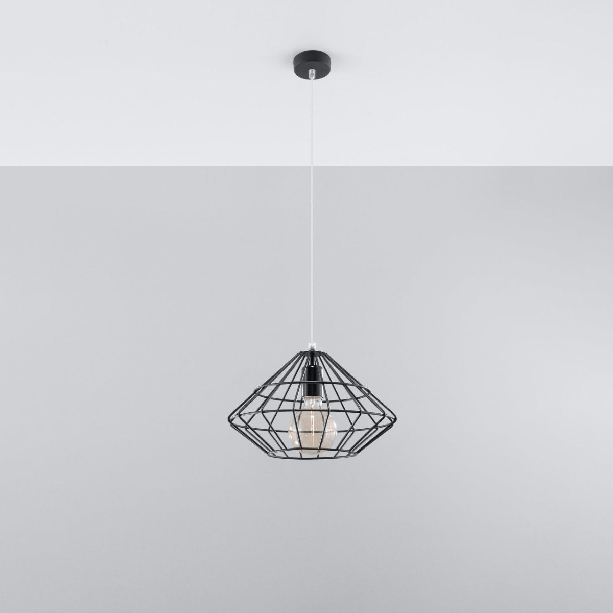 Moderne Lampe Pendelleuchte Metall schwarz Beleuchtung Wohnzimmer konisch skandinavische Hängelampe Industrial style Polen europäisch Scandi nordisch Pendelleuchte kaufen Soulbirdee Onlineshop Lampenshop