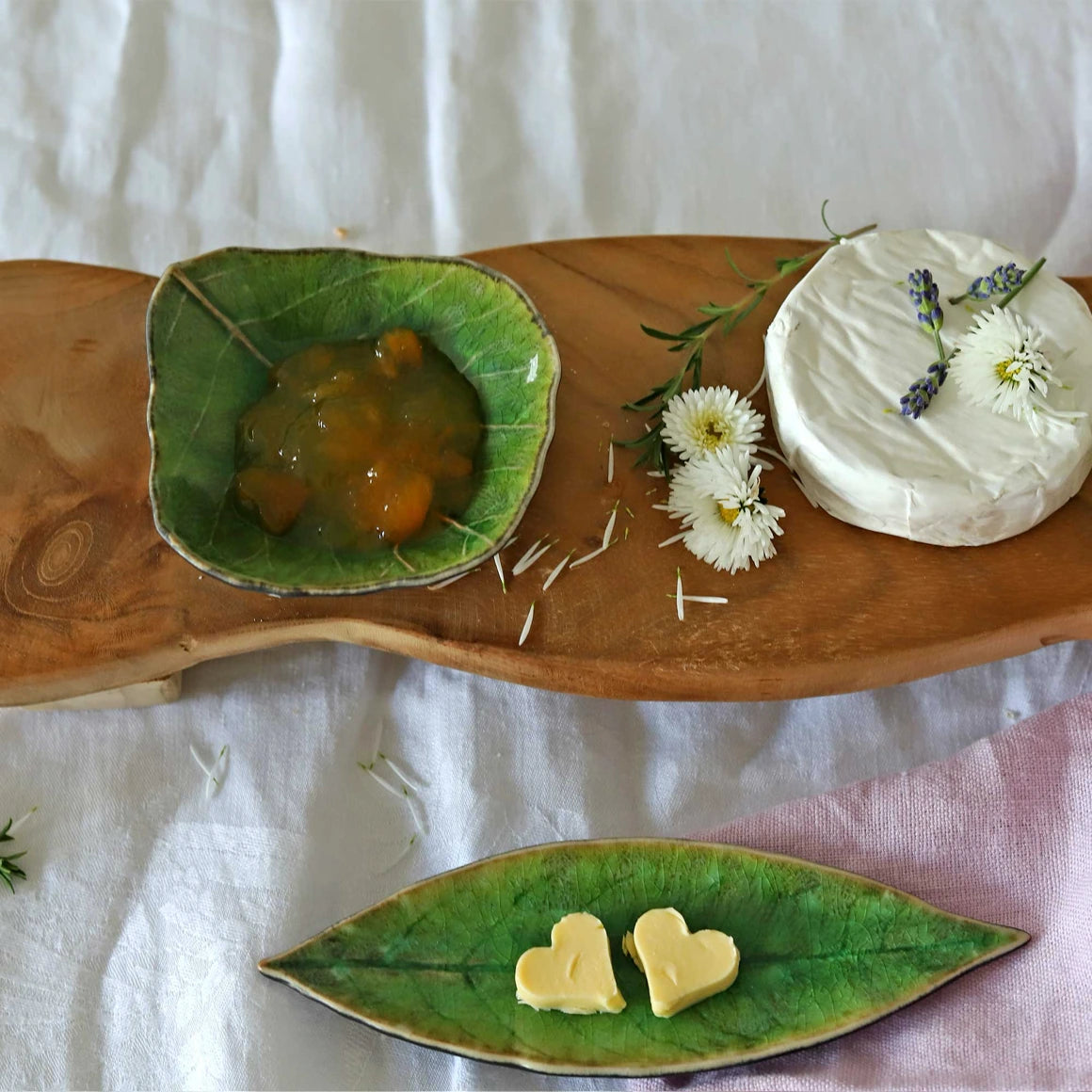 Brotteller Lorbeerblatt Grün aus der Riviera-Kollektion von Costa Nova servierTeller und Brotteller und Butterteller Lorbeerblatt schälchen Christian Tortu