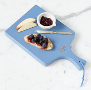 Hellblaues Charcuterie Board S im Cottage-Stil aus Altholz von etu Home