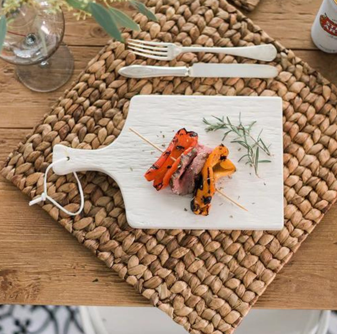 Minimalistisches weißes Dekobrett  für Apero Snacks Antipasti von etu Home bei Soulbirdee