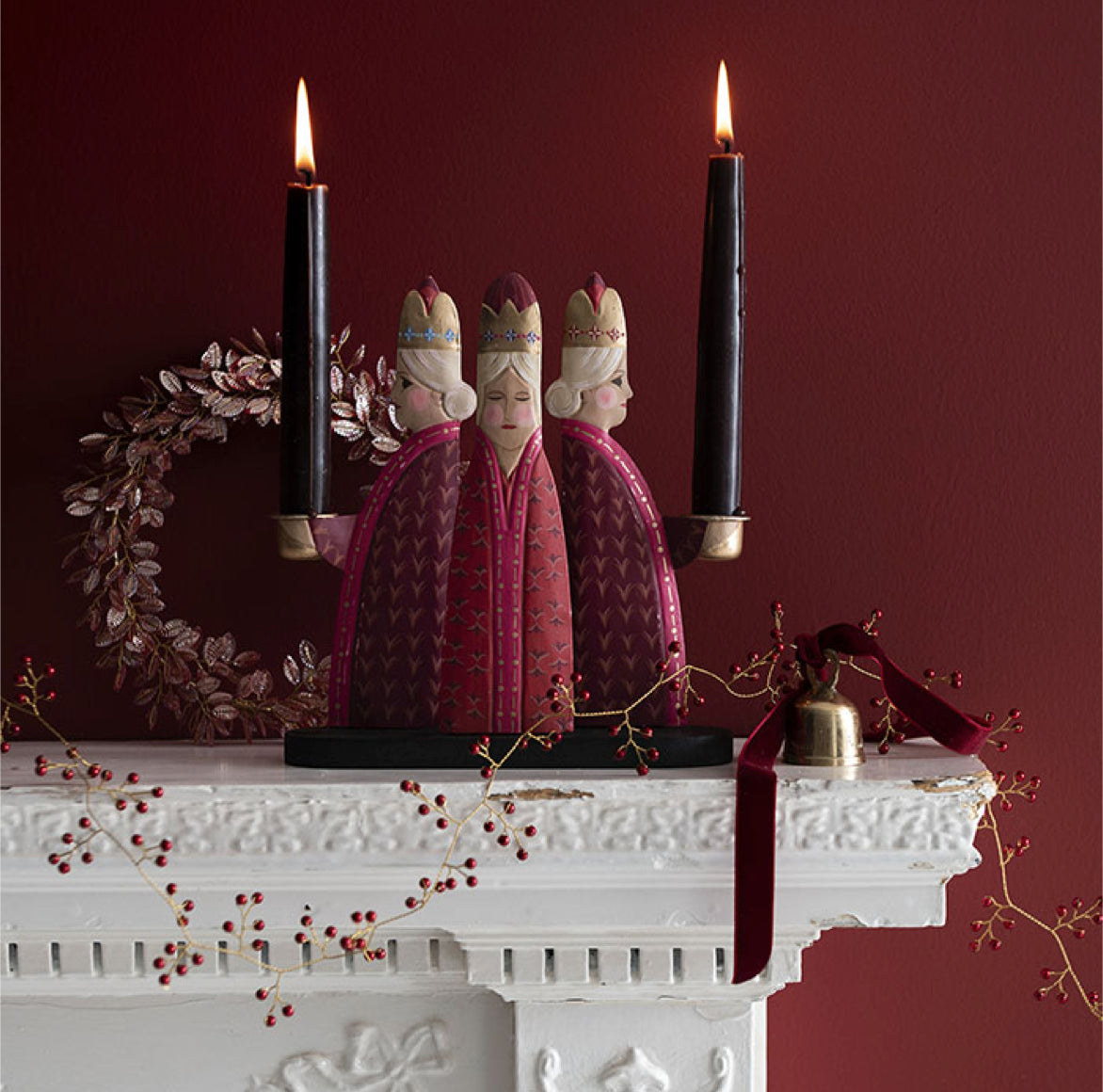 Skandinavische Weihnachtsdeko in hellen Farben mit Holz, Weiß und minimalistischen Formen bei Soulbirdee