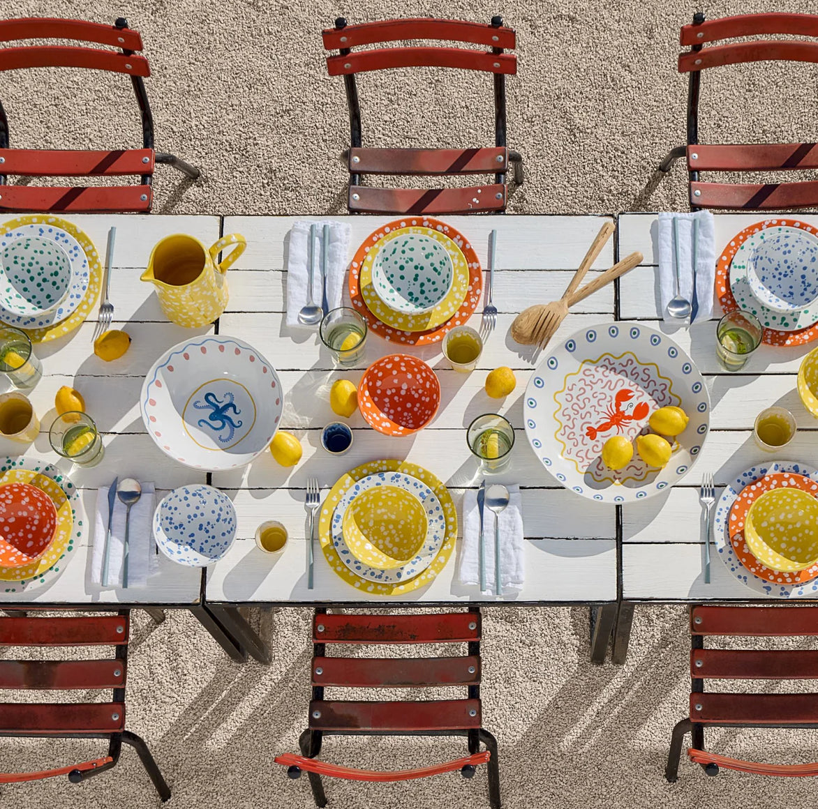 Mediterranes Geschirr mit buntem Design handgemalt auf Keramik Feinsteinzeug für Brunch