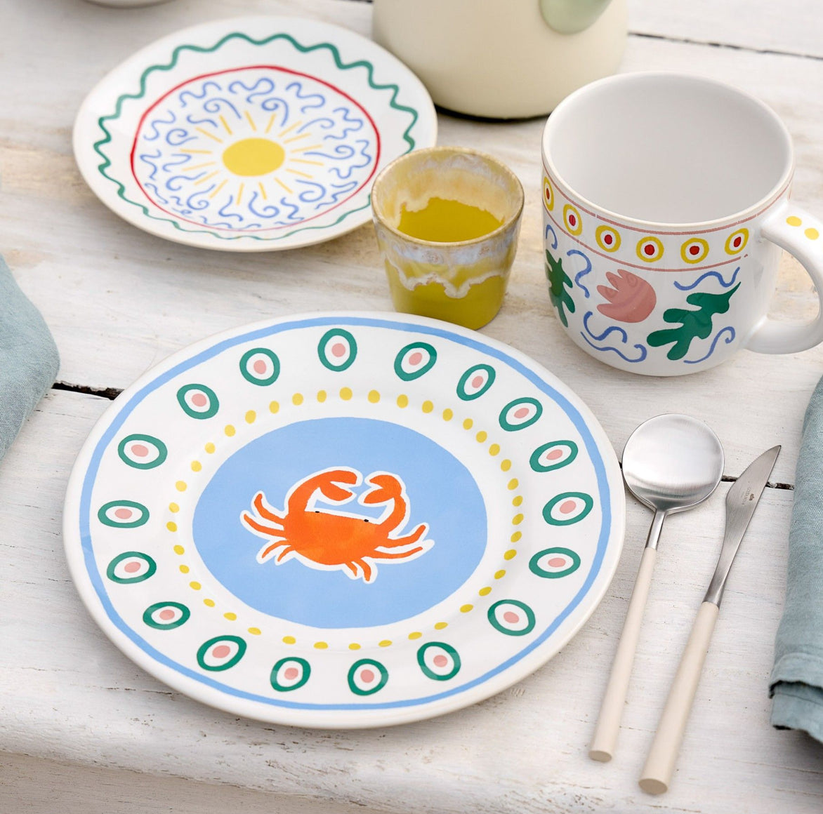 Buntes Mediterranes Geschirr aus Portugal – Summer Bliss Krabbe Teller ideal für den gedeckten Tisch im Frühling Sommer und den Osterbrunch