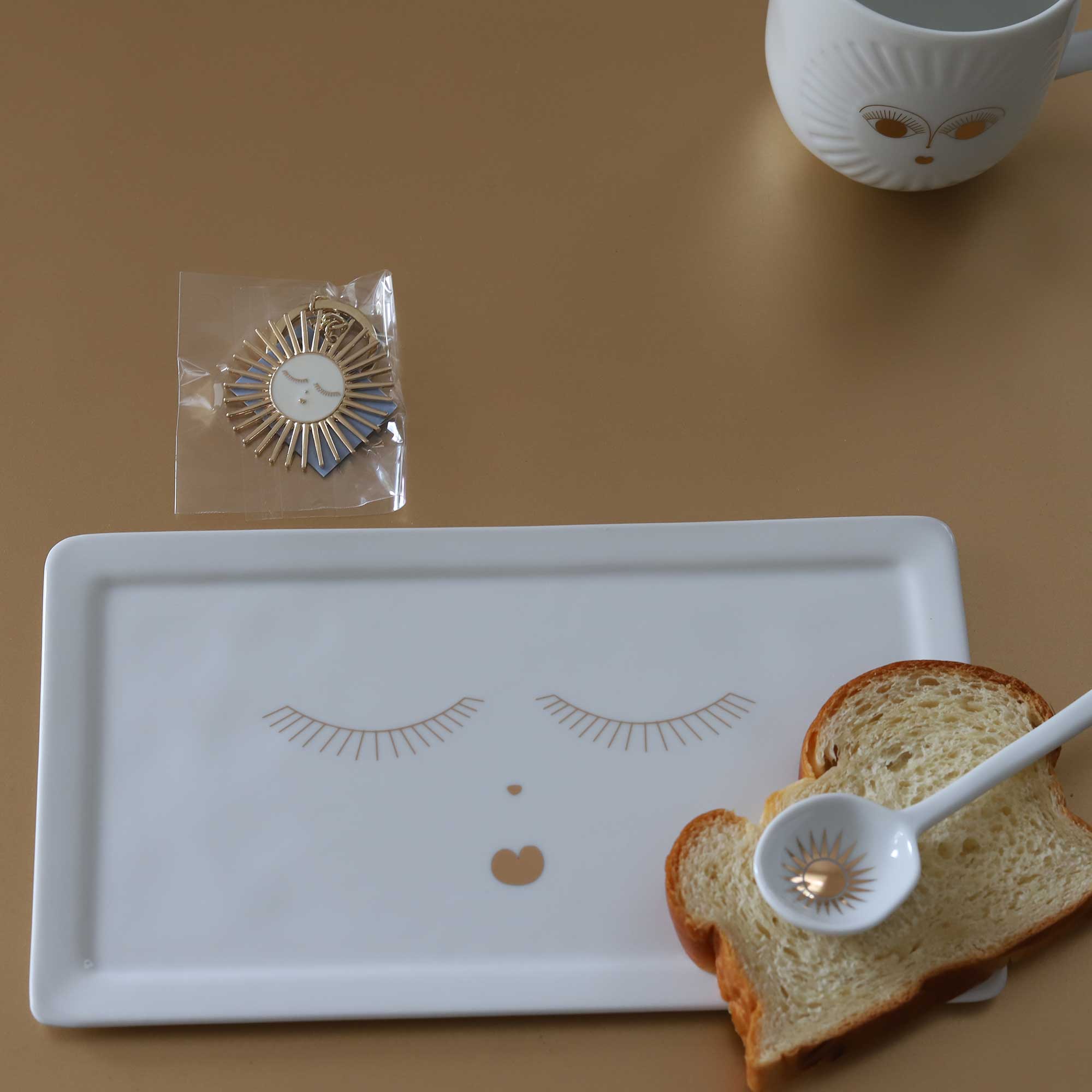 Teller kuchenteller geschenk büro freunding Gesicht weiss porzellan gold trevoly räder soulbirdee