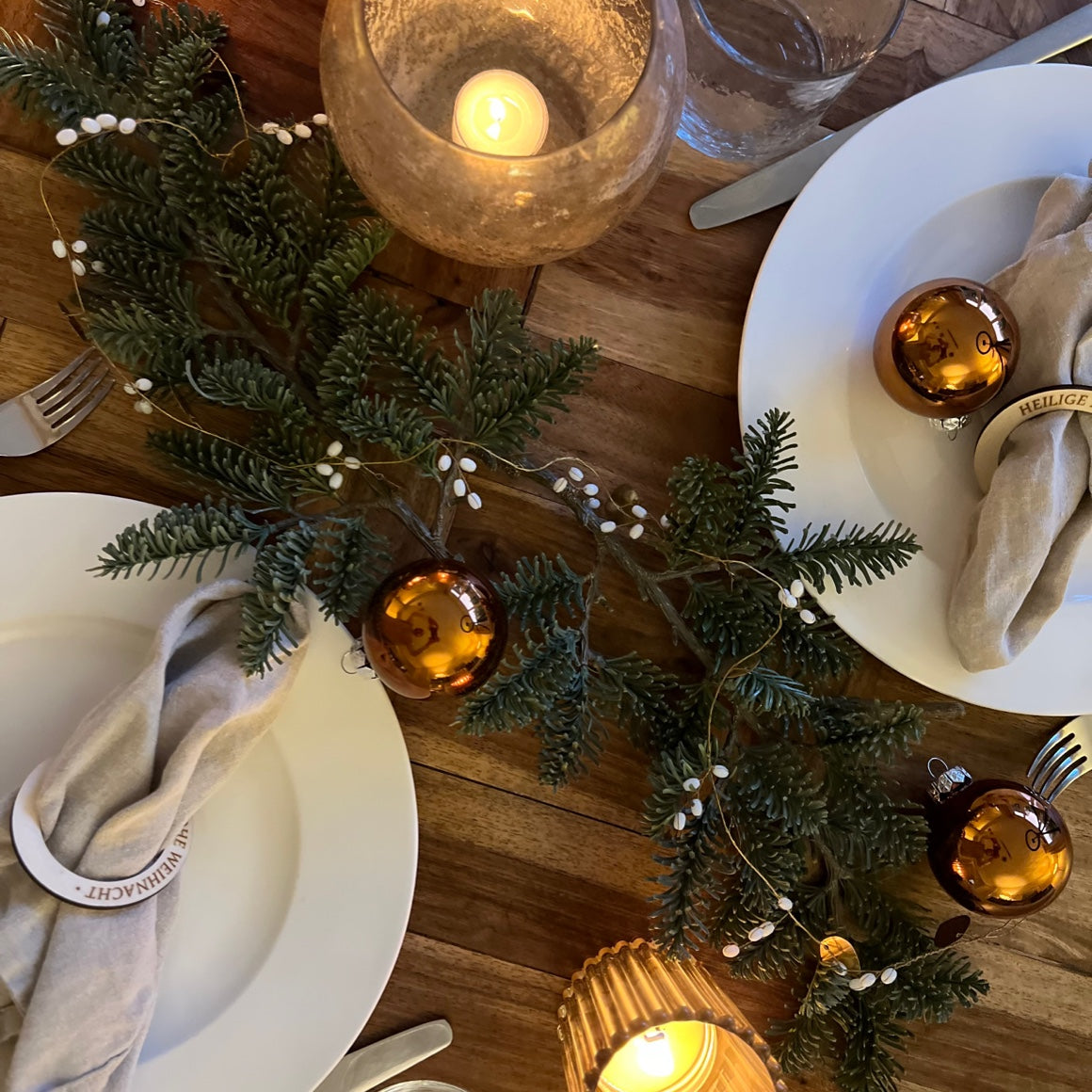 Festliche Tischdeko gold weiss beeren weldaad soulbirdee weihnachtsdeko advent weihnachten tisch dekorieren