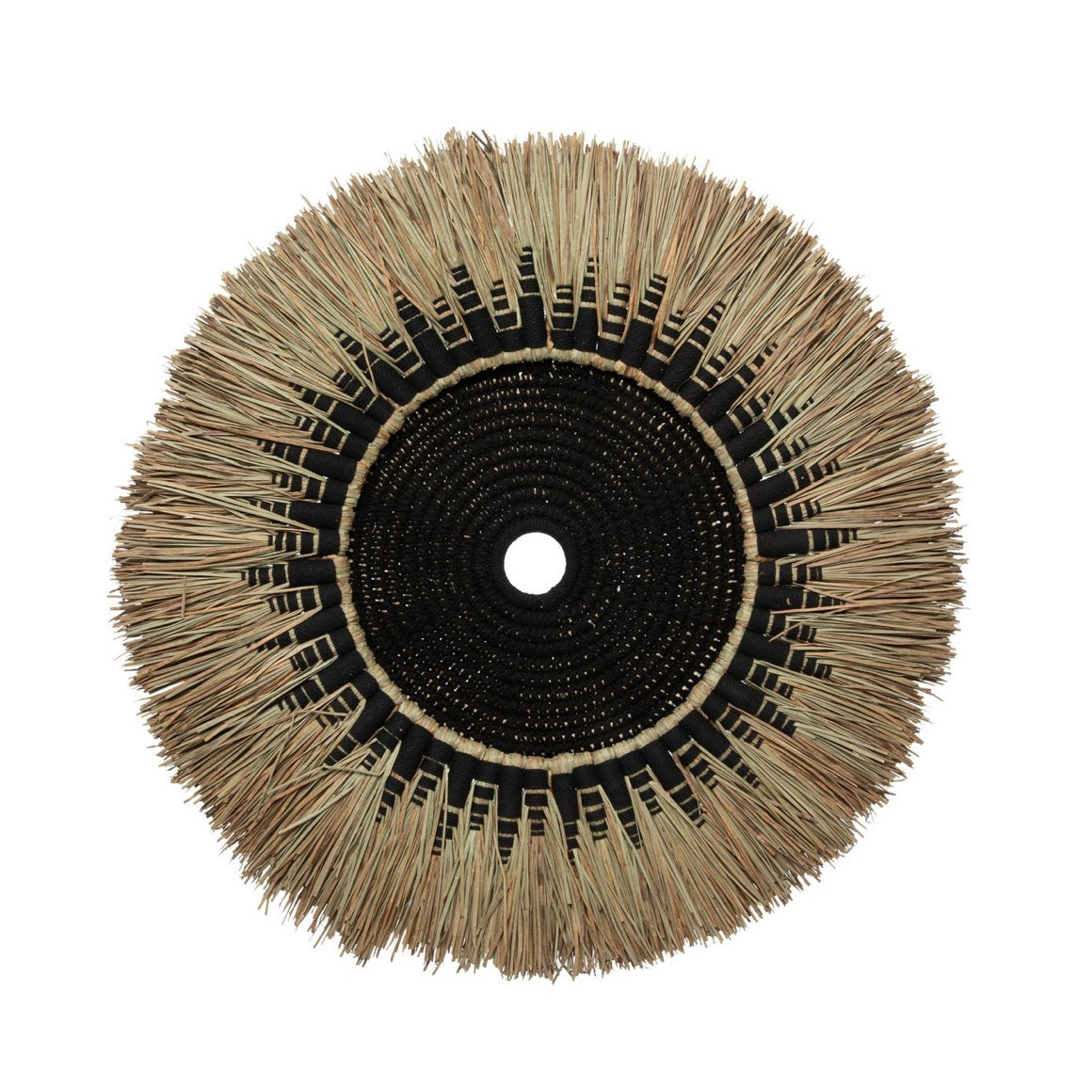 runde Makramee-Wanddeko im marokkanischen Boho-Chic Handgeknüpft aus schwarzer Baumwolle und Raffia ist sie ein Deko-Highlight