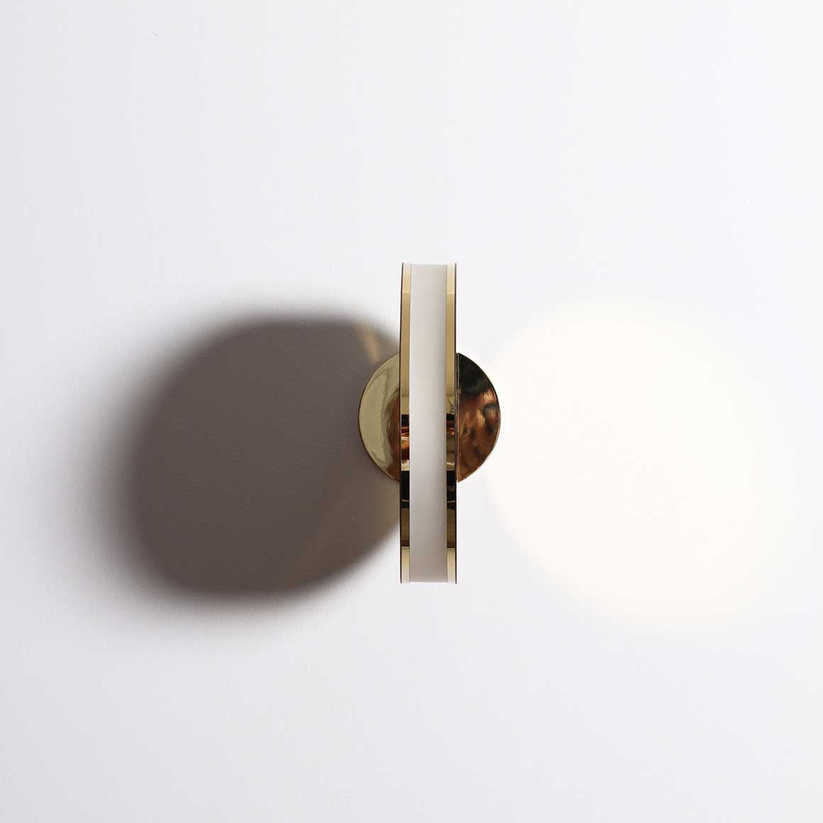 Exklusive Wandleuchte Gold MYRA von Baccaris Paris Rund, flach, Spiegelgold, dimmbar, LED Luxus Designerleuchte licht ambiente hotel flur